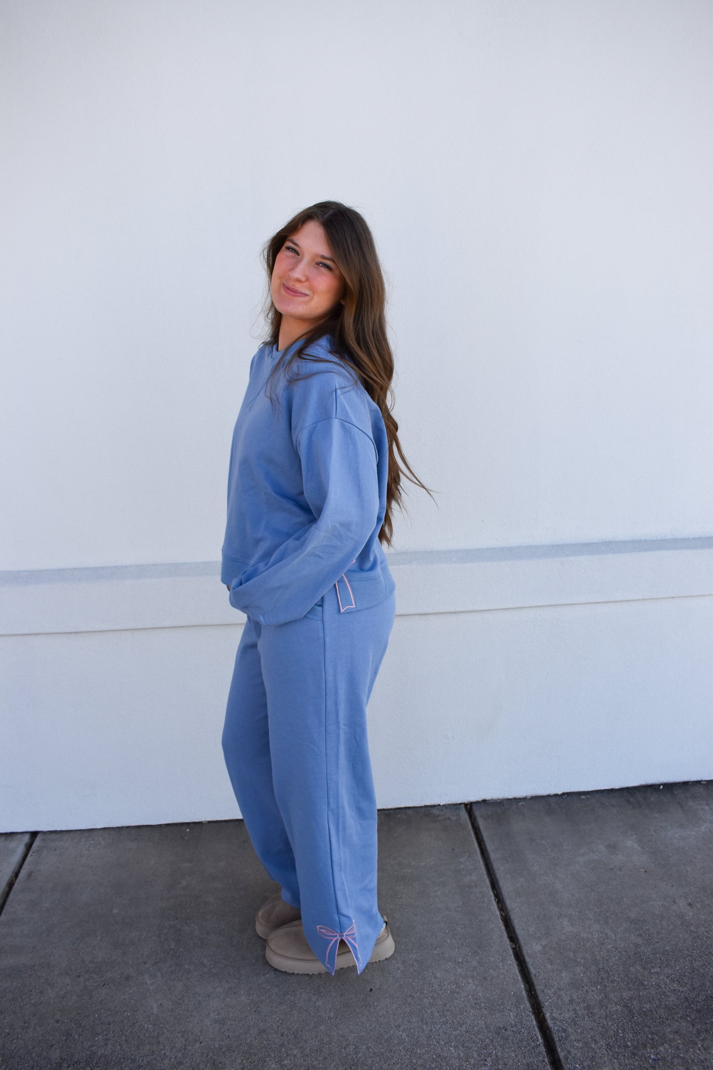 Crew Neck W/ Bow Embroidery Detail