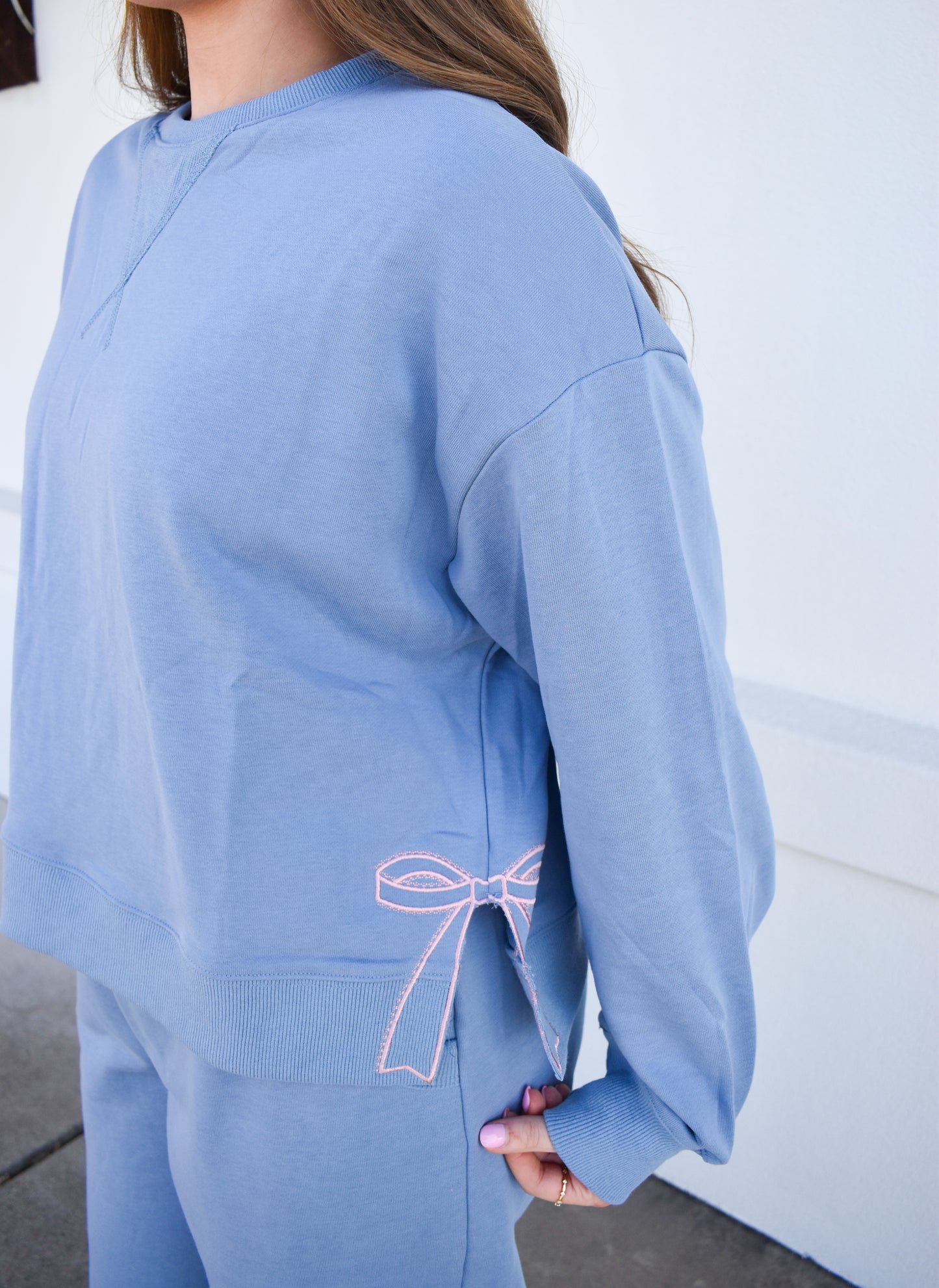 Crew Neck W/ Bow Embroidery Detail