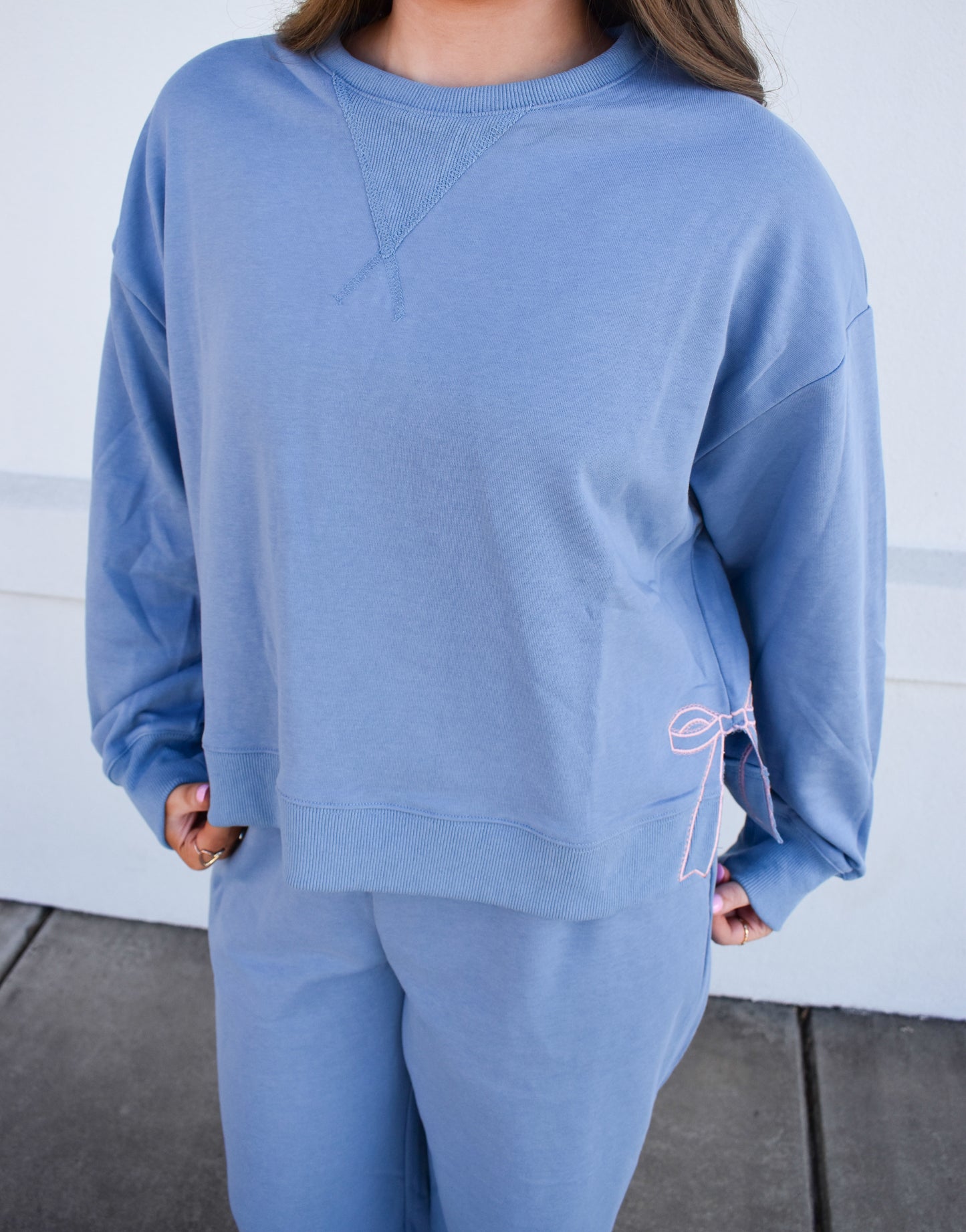 Crew Neck W/ Bow Embroidery Detail