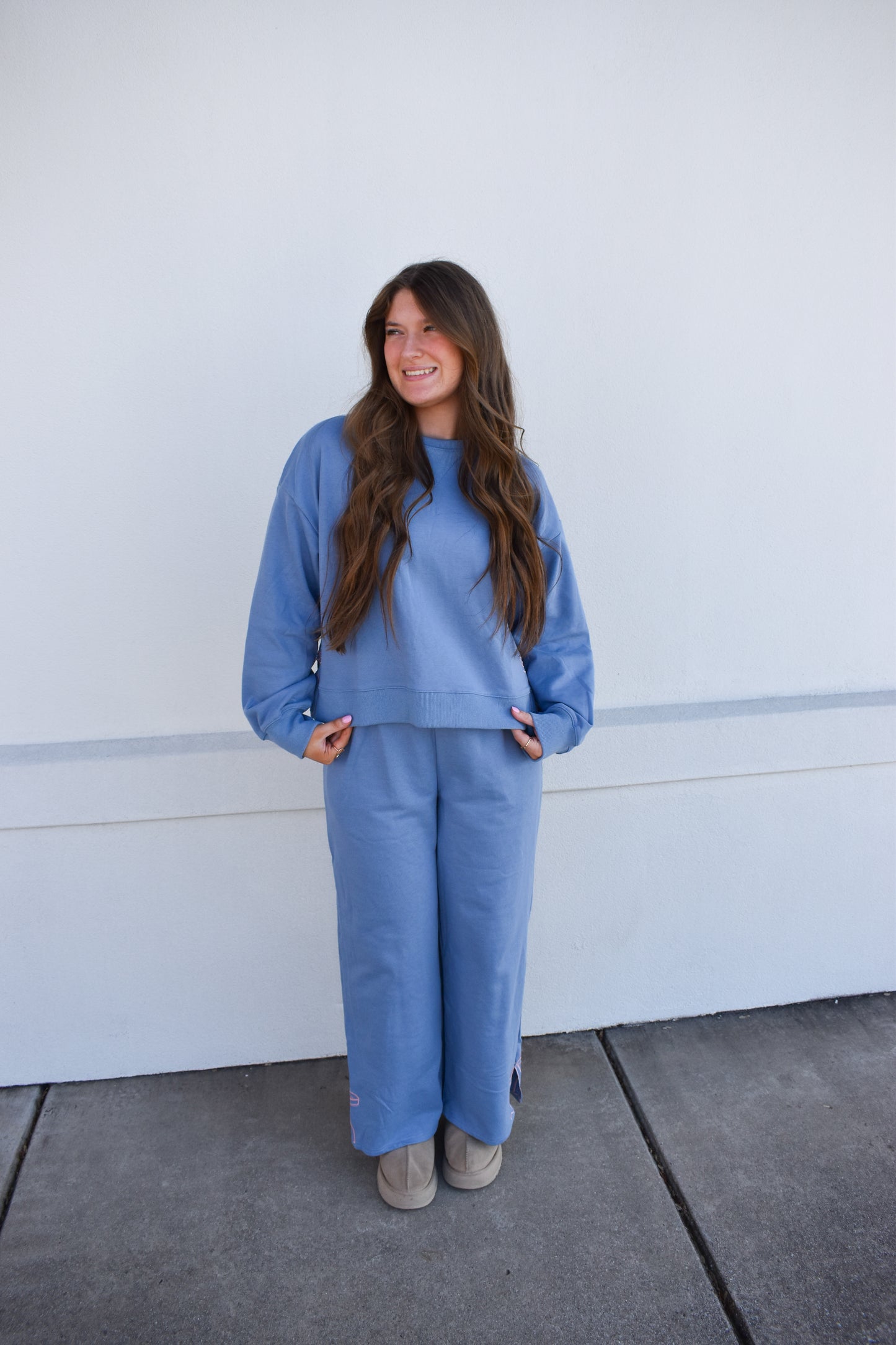 Crew Neck W/ Bow Embroidery Detail