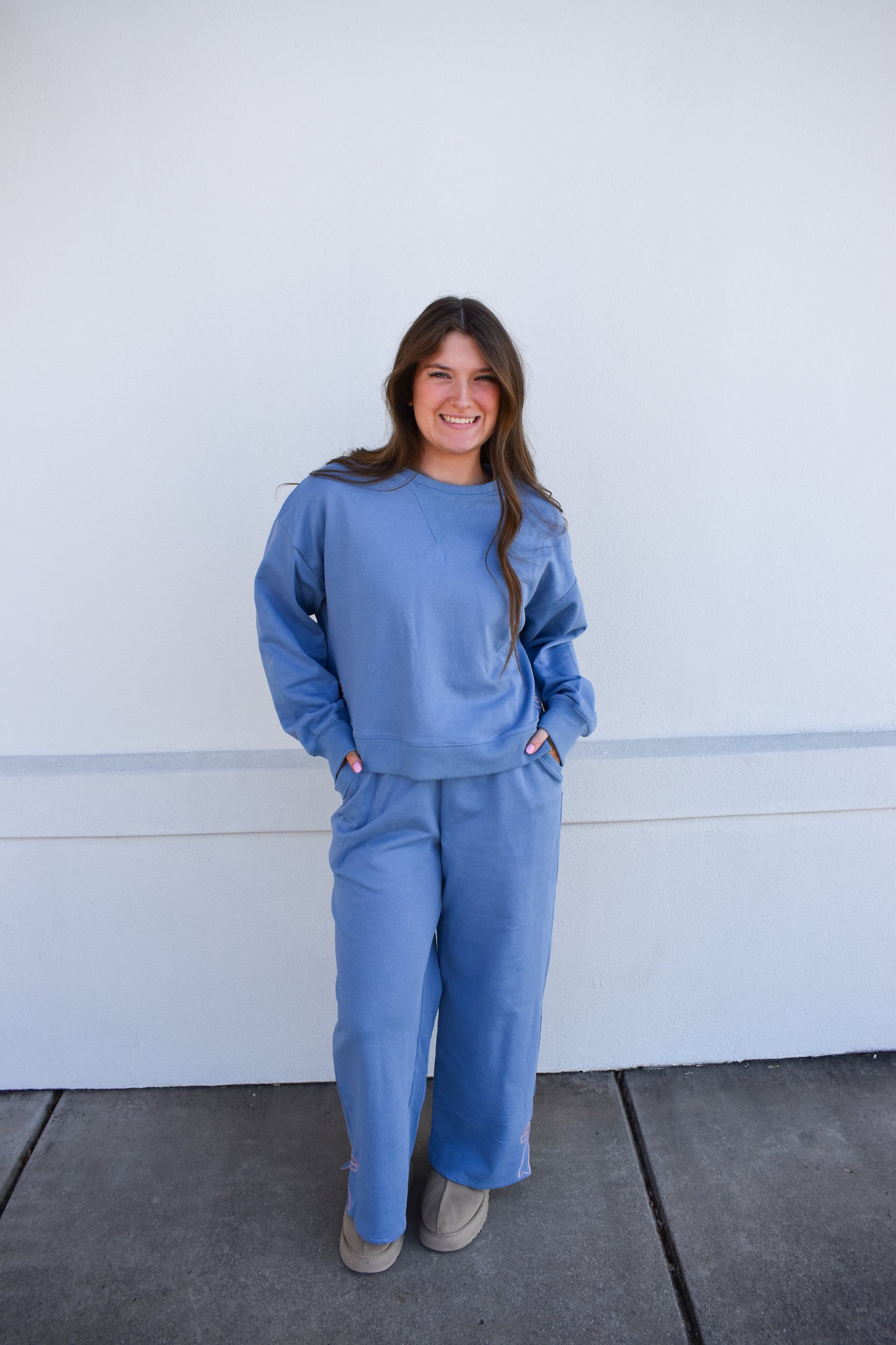 Sweatpants W/ Bow Embroidery Detail