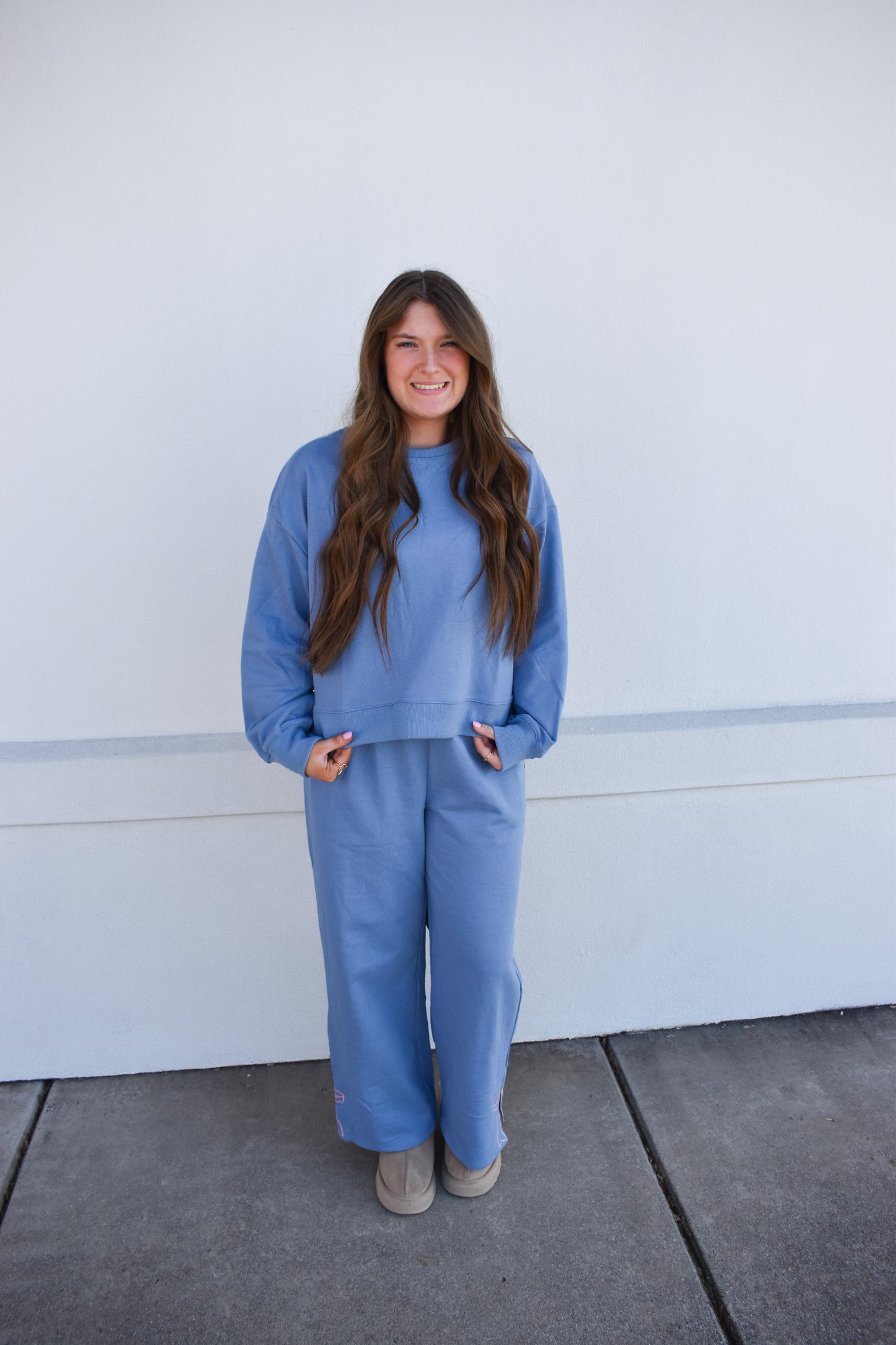 Crew Neck W/ Bow Embroidery Detail