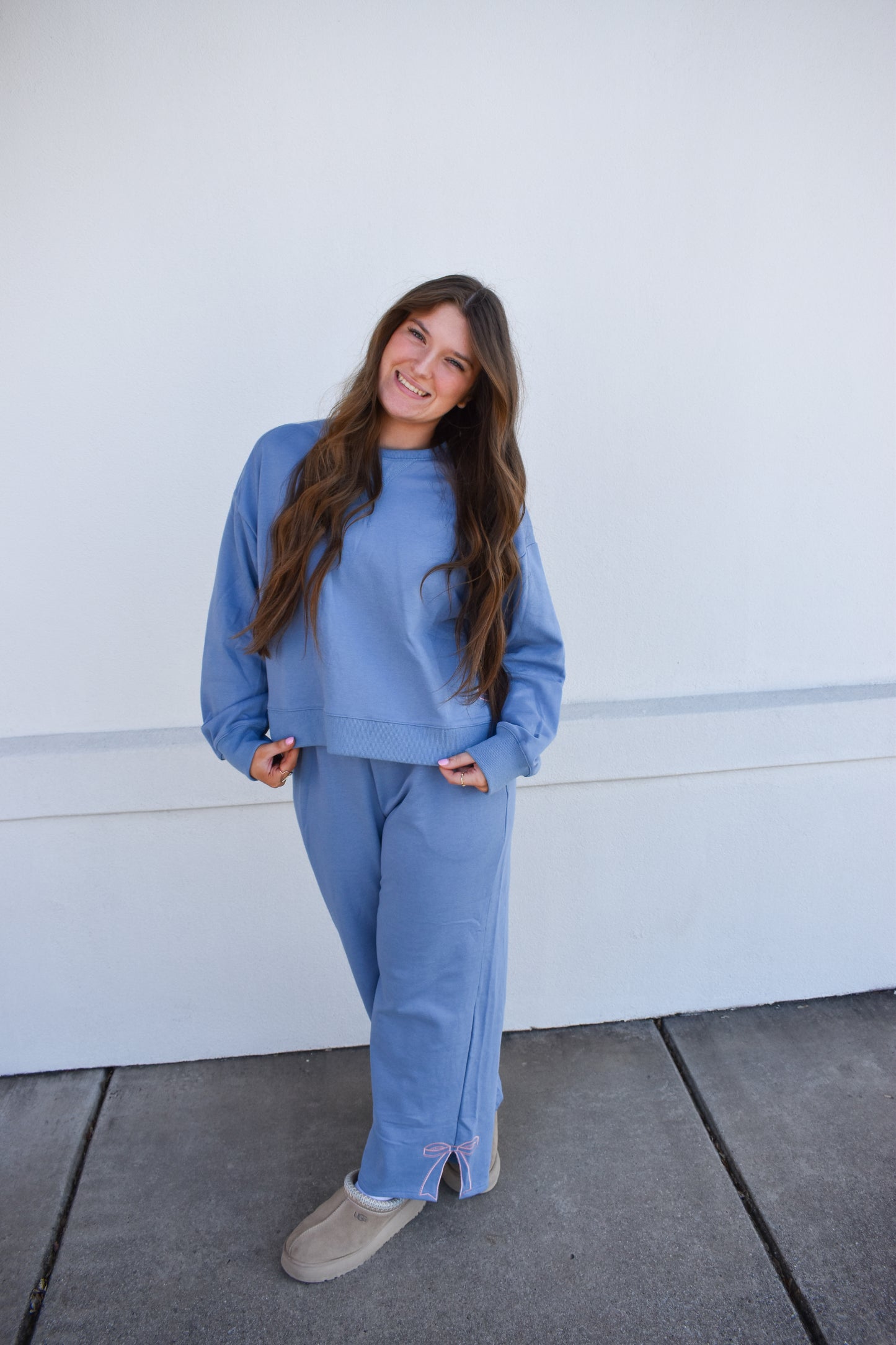 Crew Neck W/ Bow Embroidery Detail