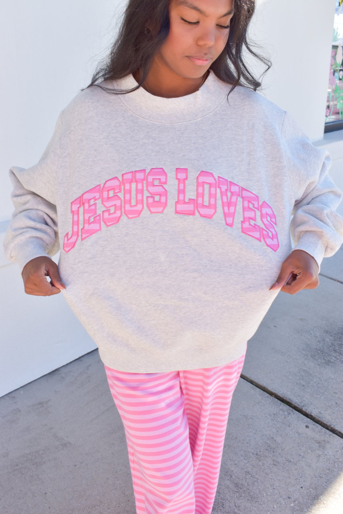 Jesus Loves Pattern Embroider Mockneck