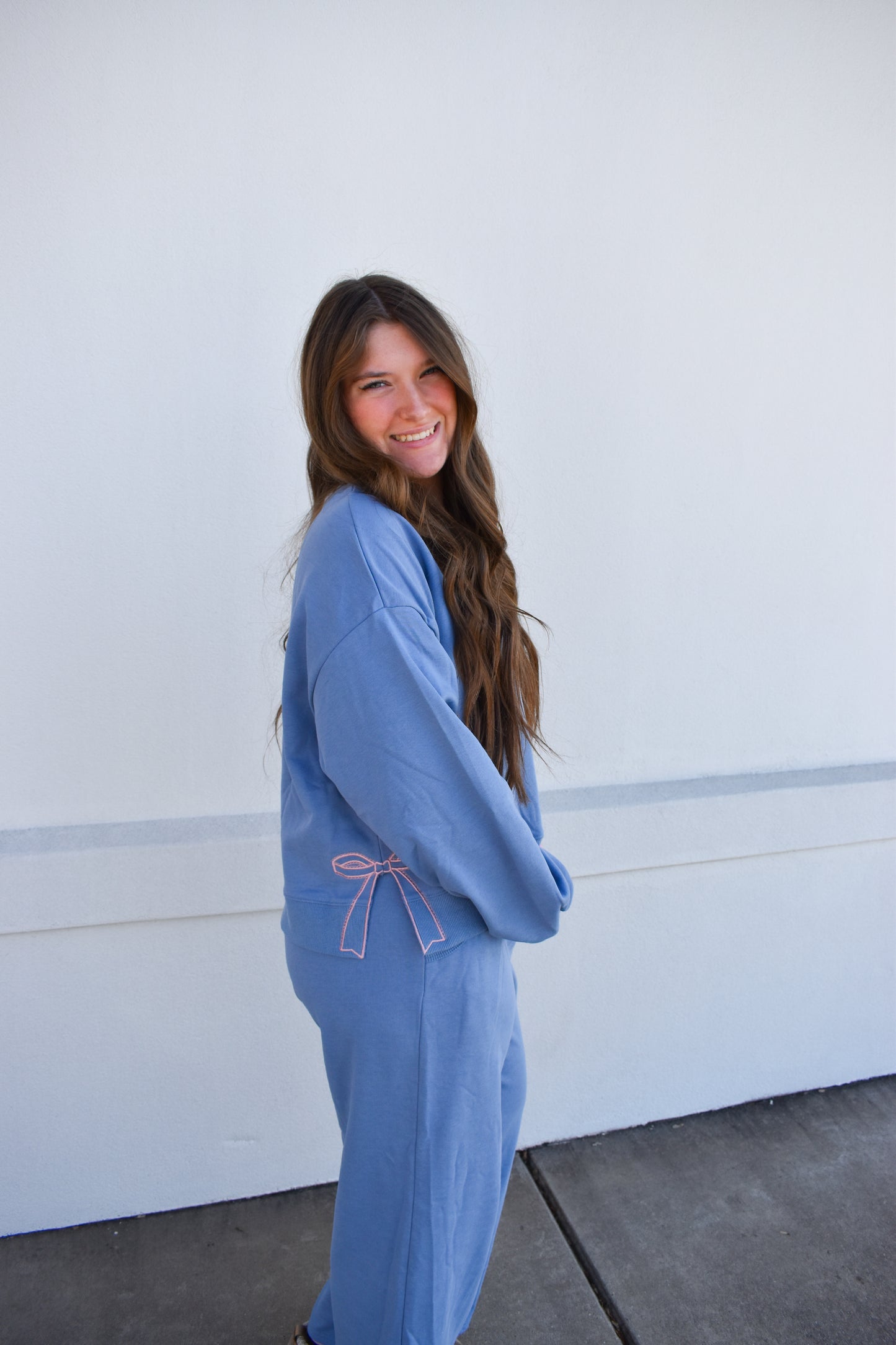 Crew Neck W/ Bow Embroidery Detail