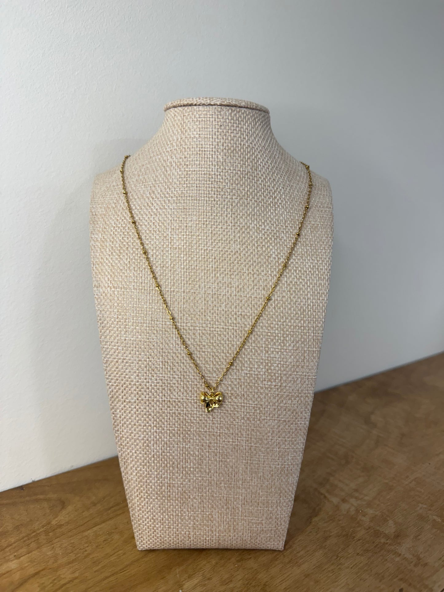 Bow Necklace