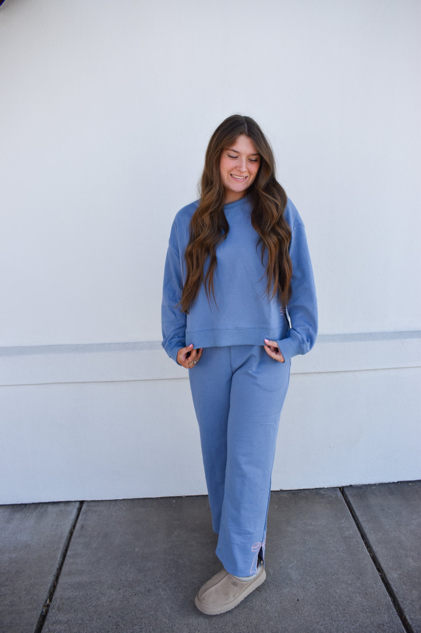 Crew Neck W/ Bow Embroidery Detail