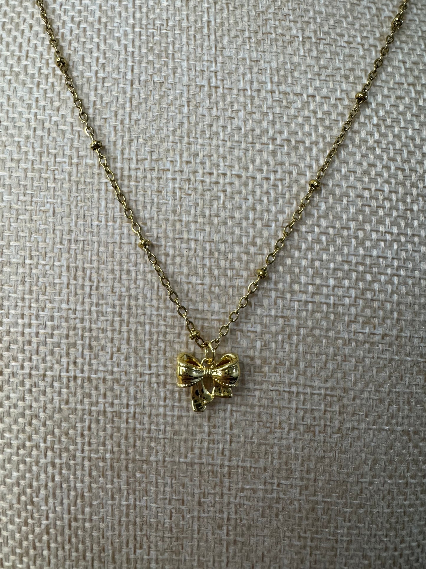 Bow Necklace